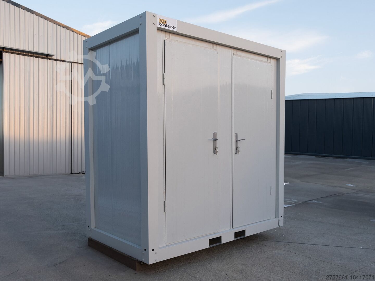 Contenedor sanitario premium con 2 duchas - Imagen 9