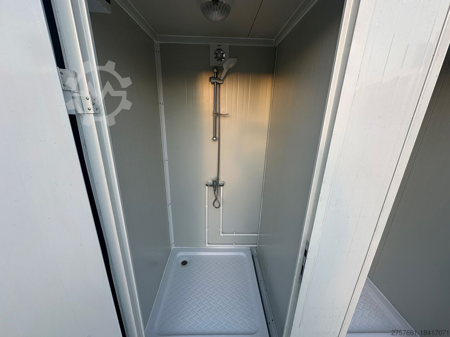 Contenedor sanitario premium con 2 duchas - Imagen 5