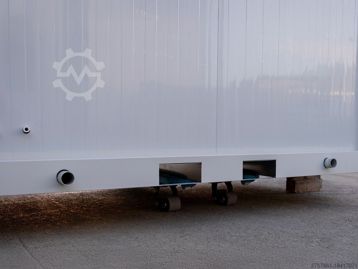 Contenedor sanitario premium con 2 duchas - Imagen 4