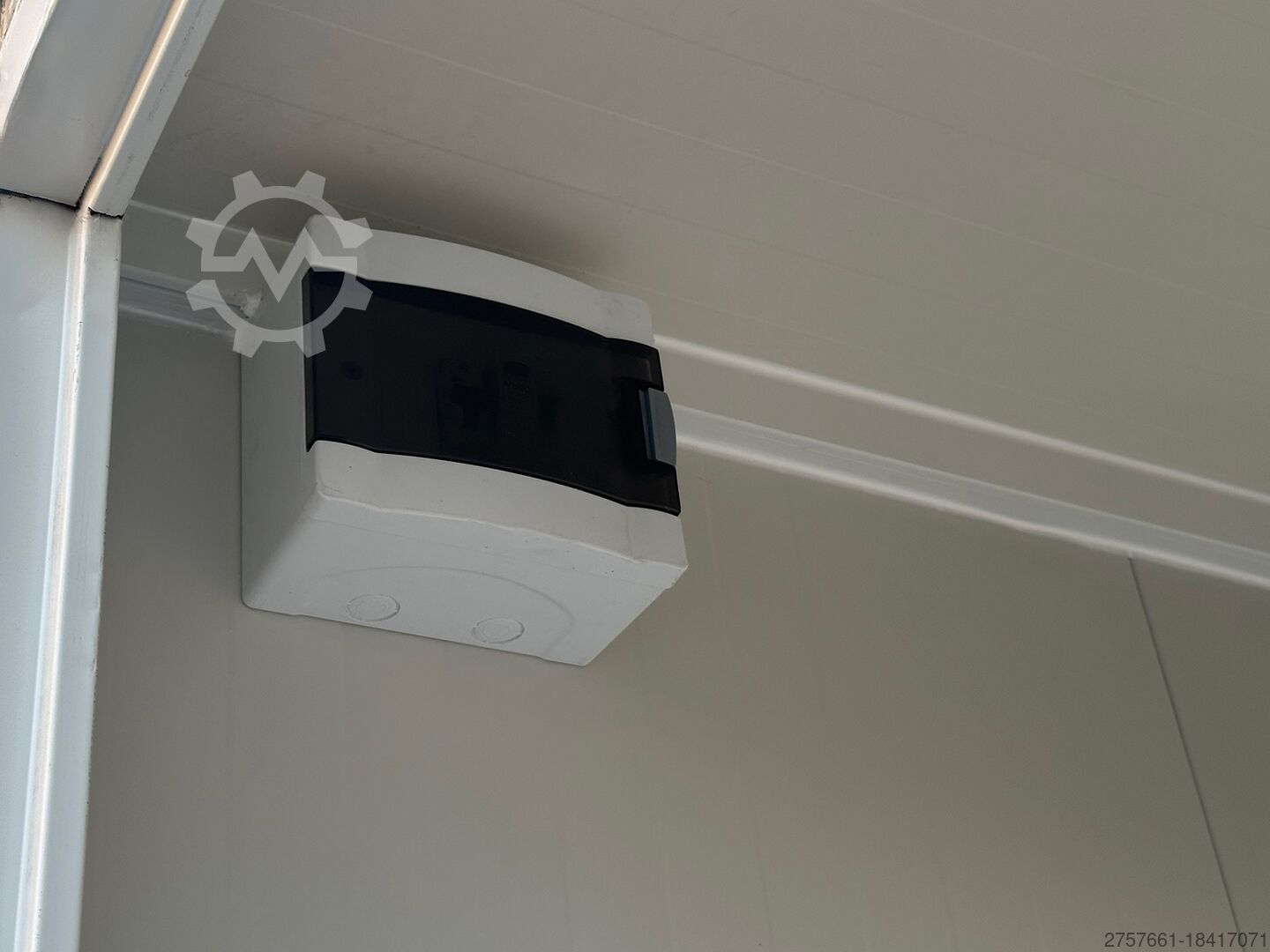 Contenedor sanitario premium con 2 duchas - Imagen 2