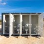 Contenedor sanitario de 3 WC con lavabos