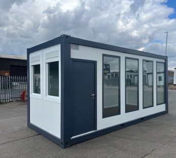 Oficina Portátil con Ventanas Panorámicas